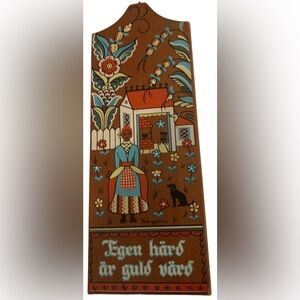 VINTAGE BERGGREN TRAYNOR NORDIC WOOD HANGING BOARD